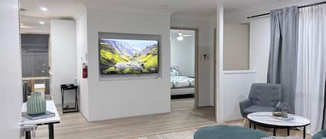 2 habitaciones, tabla de planchar con plancha, wifi y ropa de cama