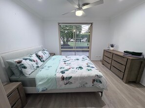 2 chambres, fer et planche à repasser, Wi-Fi, draps fournis