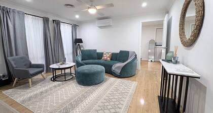 2 BR spacious Granny w garden near Stanhope Leisure Centre