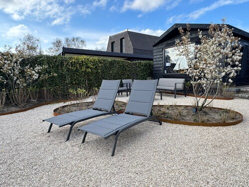 `t Blauwe Huysje at the waterfront including sauna and hot tub