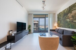 TV - Marina Vista T2 - Opulent 1BR with Amazing The Palm View (EMAAR Beachfront)