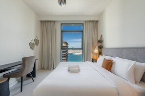 1 bedroom, desk, iron/ironing board, WiFi - Marina Vista T2 - Opulent 1BR with Amazing The Palm View (EMAAR Beachfront)