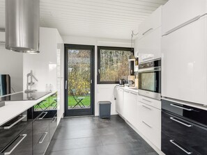 Fridge, dishwasher, cookware/dishes/utensils - "Arild" - 700m from the sea by Interhome (Faxe Ladeplads)