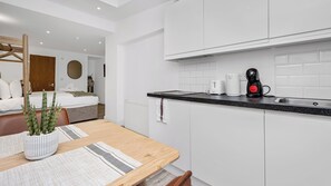 Private kitchen - Stylish Studio in Heart of London - Great Transport (London)