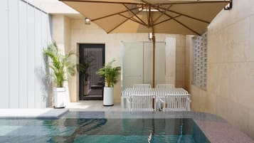 Private pool
