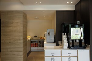 Café da manhã self-service grátis todos os dias