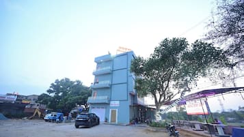 واجهة المنشأة