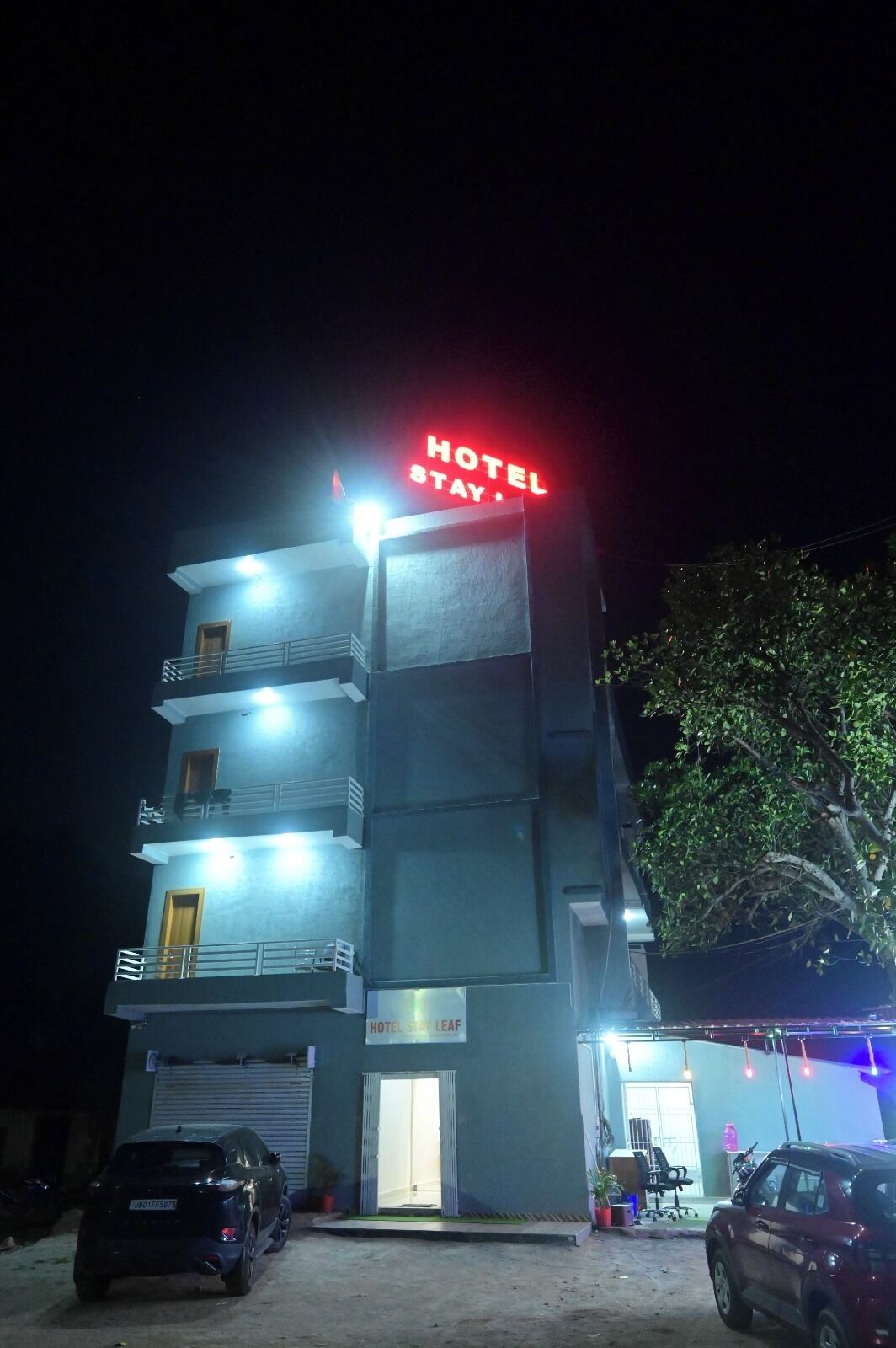 Vista frontal de la propiedad