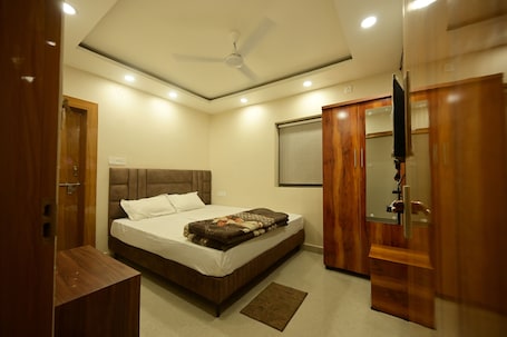 Deluxe Room. Hotel Stay Leaf