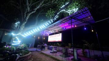 Vista frontal de la propiedad