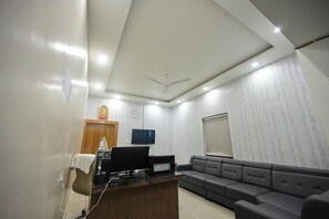 Reception - Hotel Stay Leaf (Ranchi)