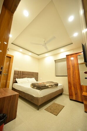 Deluxe Double Room - Hotel Stay Leaf (Ranchi)