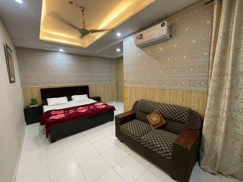 The Palace Inn hotel with in peaceful Lahore