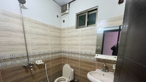 A bathroom with a toilet, a sink, a shower, and a window. - The Palace Inn hotel with in peaceful Lahore (Lahore)