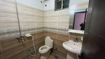 Serviettes fournies, savon, papier toilette