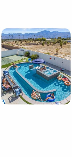 A heated pool - 9 Bedroom/Lazy River/Sleeps 24/Pickleball/Theater (Coachella)
