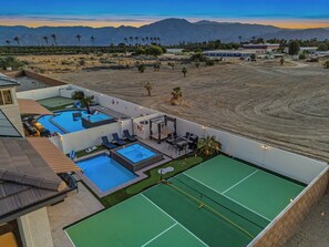 A heated pool - 9 Bedroom/Sleeps 24/Pickleball/GameRoom (Coachella)