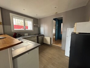 Fridge, microwave, oven, stovetop - Great family apartment in Saint-Jean-de-Luz (Saint-Jean-de-Luz)