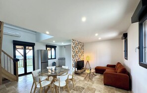 TV - Single-storey house, pets allowed - 2 guests (Preyssac-d'Excideuil)