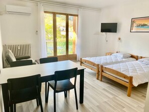 Free WiFi - Sunny studio, AC, pets & parking - 2 guests (Amélie-les-Bains-Palalda)