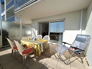Outdoor dining - Spacious apartment near the beach - 4 guests (Saint-Hilaire-de-Riez)