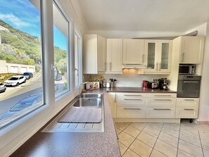 Fridge, microwave, oven, stovetop - Apartment with AC, sea view - 4 guests (Ajaccio)