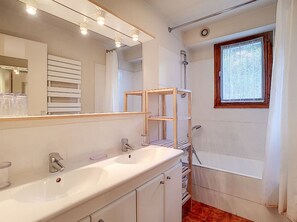 Hair dryer - Comfortable apartment, terrace - 6 guests (La Clusaz)