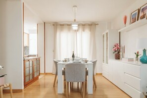 Dining - Central & clean apartment in Granada (Granada)
