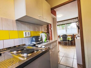 Private kitchen - Wonderful private villa for 2 guests with WIFI, TV and terrace (Rheinsberg)