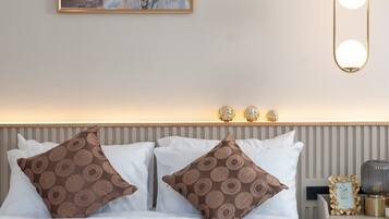 3 bedrooms, iron/ironing board, internet, bed sheets