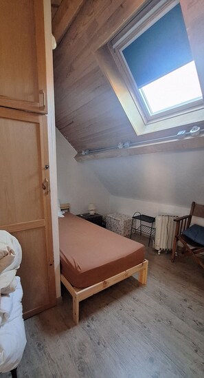 7 chambres, fer et planche à repasser, accès Internet