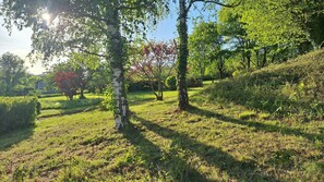 Property grounds - Large family home, nature, beautiful view, large terrace (Saint-Babel)