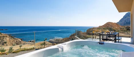 Luxury Suite | Egyptian cotton sheets, premium bedding, memory foam beds, in-room safe