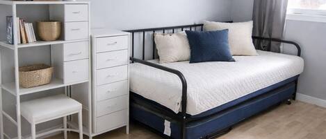 Iron/ironing board, WiFi, bed sheets