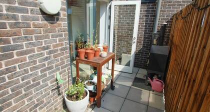 Room-sunny , Specious Double Bedroom Clo