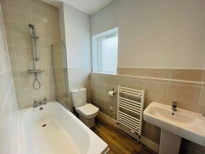 Shared Dormitory, 1 Bedroom | Bathroom - Room-sunny , Specious Double Bedroom Clo (Nottingham)