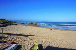Beach - House with swimming pool, on the lake and close to the ocean (Biarritz)