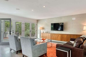 House | 2 bedrooms - Mid-century Oasis w Private Pool Mountain Views (Rancho Mirage)