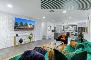 House - Private Palm Springs Oasis With Saltwater Pool Spa (Palm Springs)
