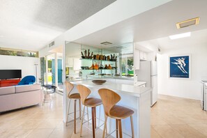 House - Mid-mod Krisel Getaway Walkable on El Paseo (Palm Desert)