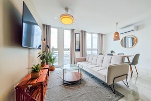 Apartment - w Amazing Comfy 1BR w Pool on Avenida Balboa (Panama City)