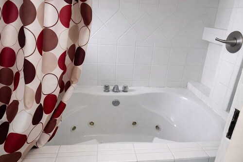 Best Location 5 BD Spacious Family Home- Indianapolis IN