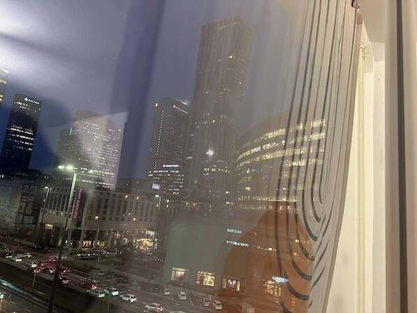 Condo, 2 Bedrooms, Balcony, City View | Interior