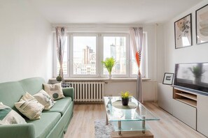 Condo, 2 Bedrooms, Balcony, City View | Living room
