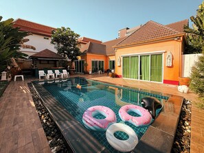 Innendørsbasseng