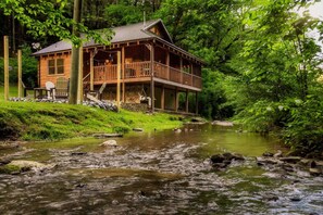 Exterior - Creekside Cottage! Hot Tub, Fire Pit, Pet Friendly (Pigeon Forge)