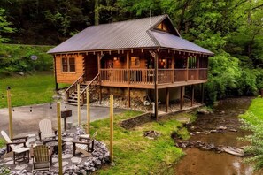 Exterior - Creekside Cottage! Hot Tub, Fire Pit, Pet Friendly (Pigeon Forge)