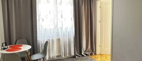 Apartment, 2 Bedrooms, Patio | Dining