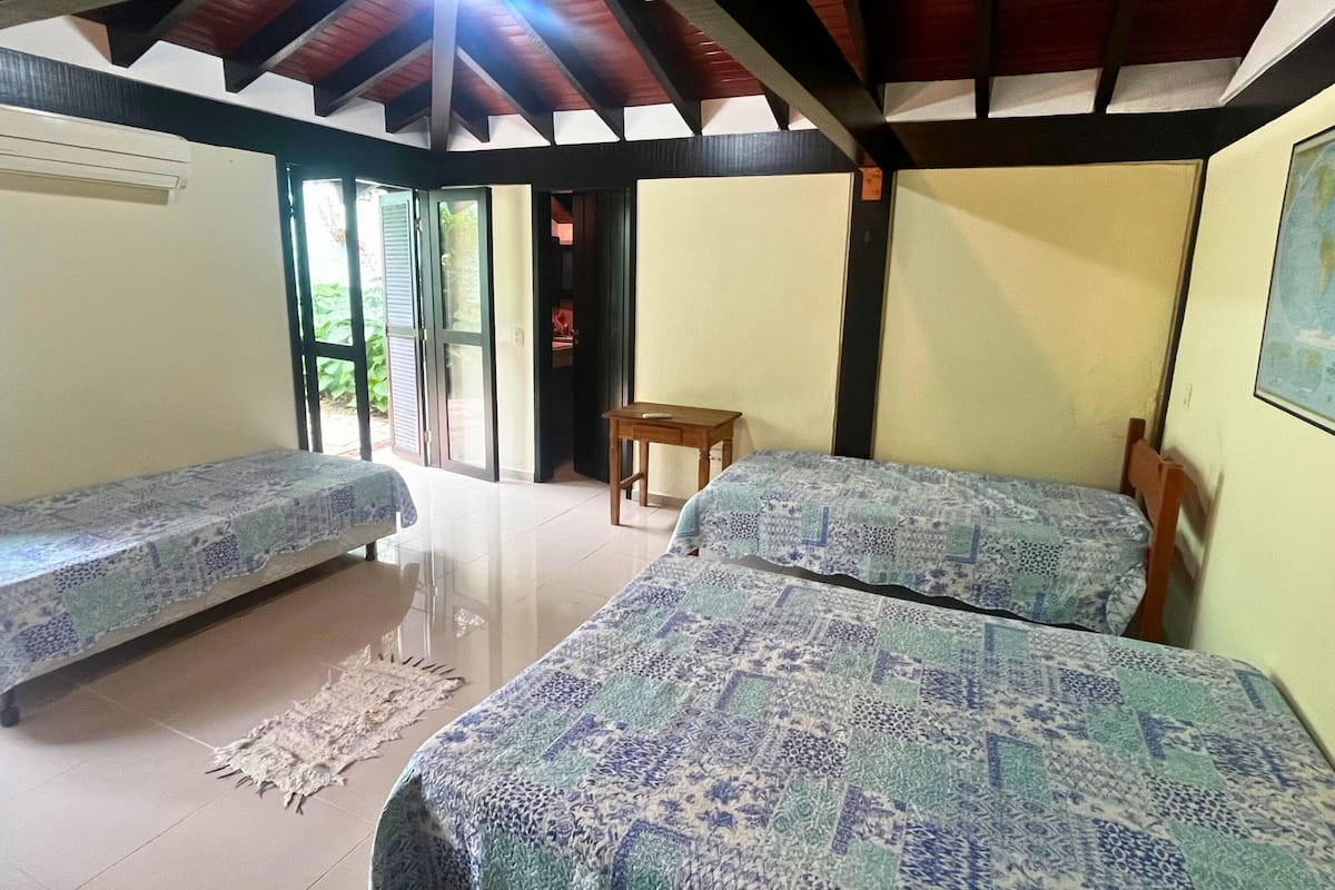 Sviitti, useita sänkyjä, parveke