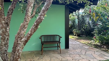 Quarto casal, 1 cama de casal, vista para o jardim